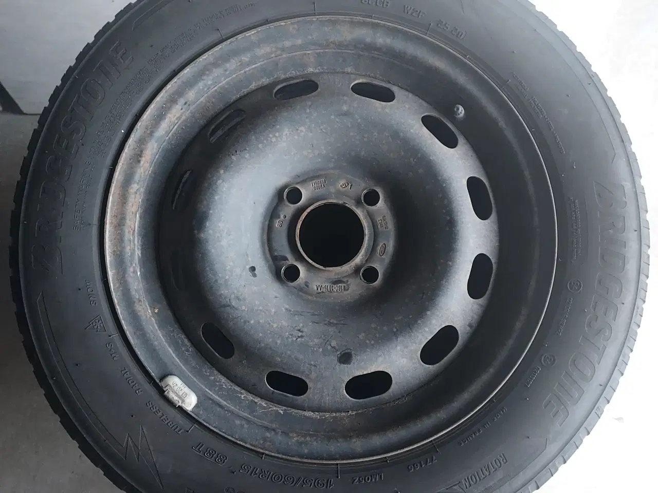 Billede 2 - Bridgestone vinterdæk på originale Fiesta stålfælg