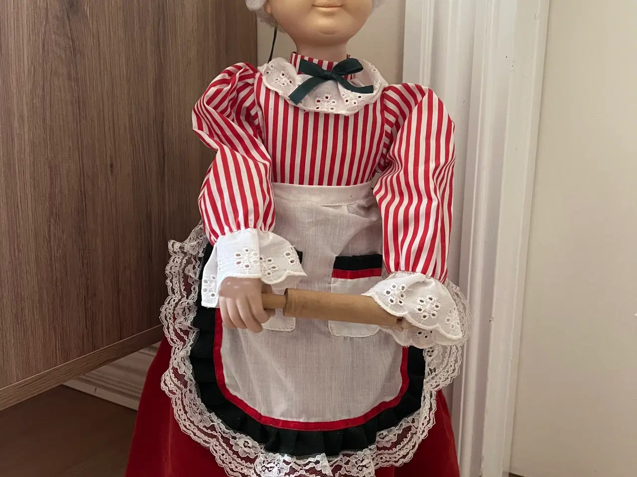 Billede 4 - Flot gammel mekanisk bagerjomfru figur