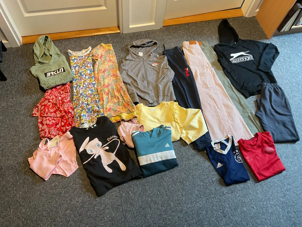 Billede 1 - Pigetøjpakke str 10 - 14 år