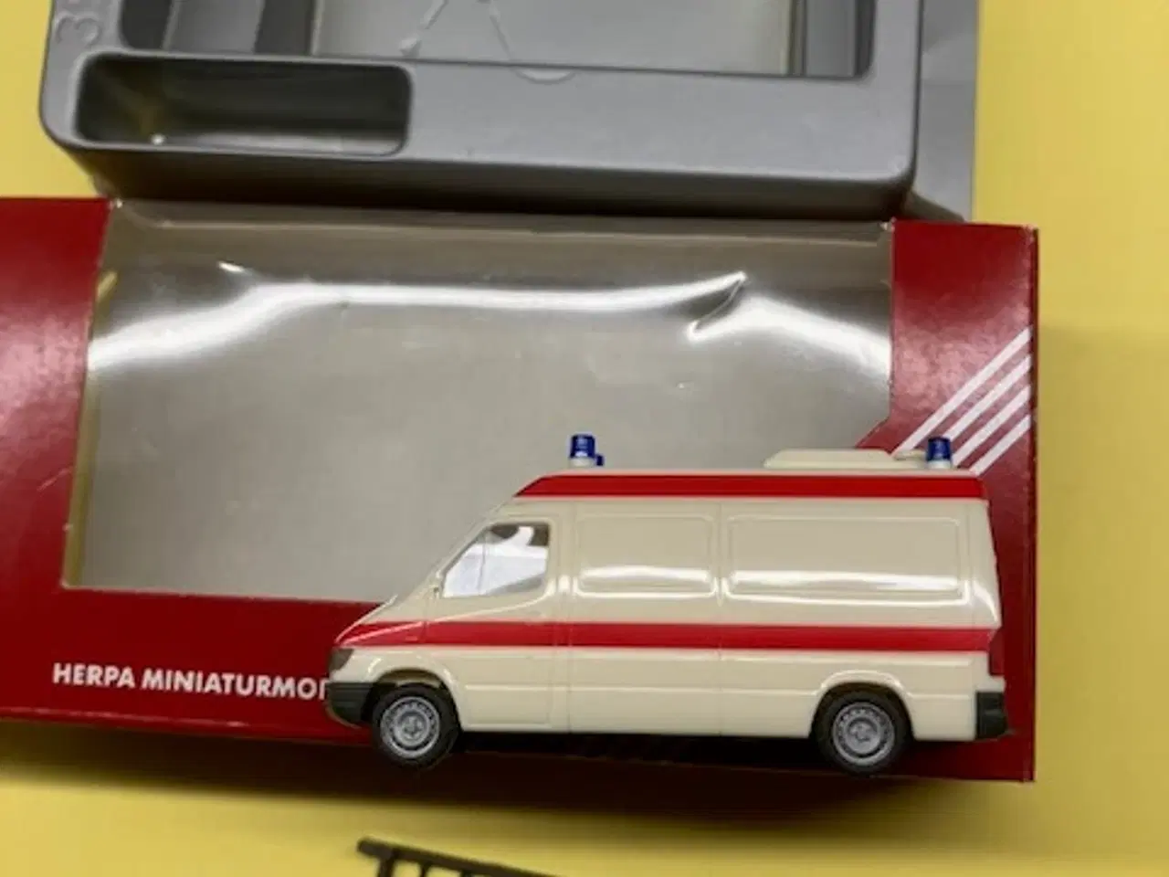 Billede 1 - Herpa 4387 MB Sprinter RTW Ambulance. Let Brugt. H