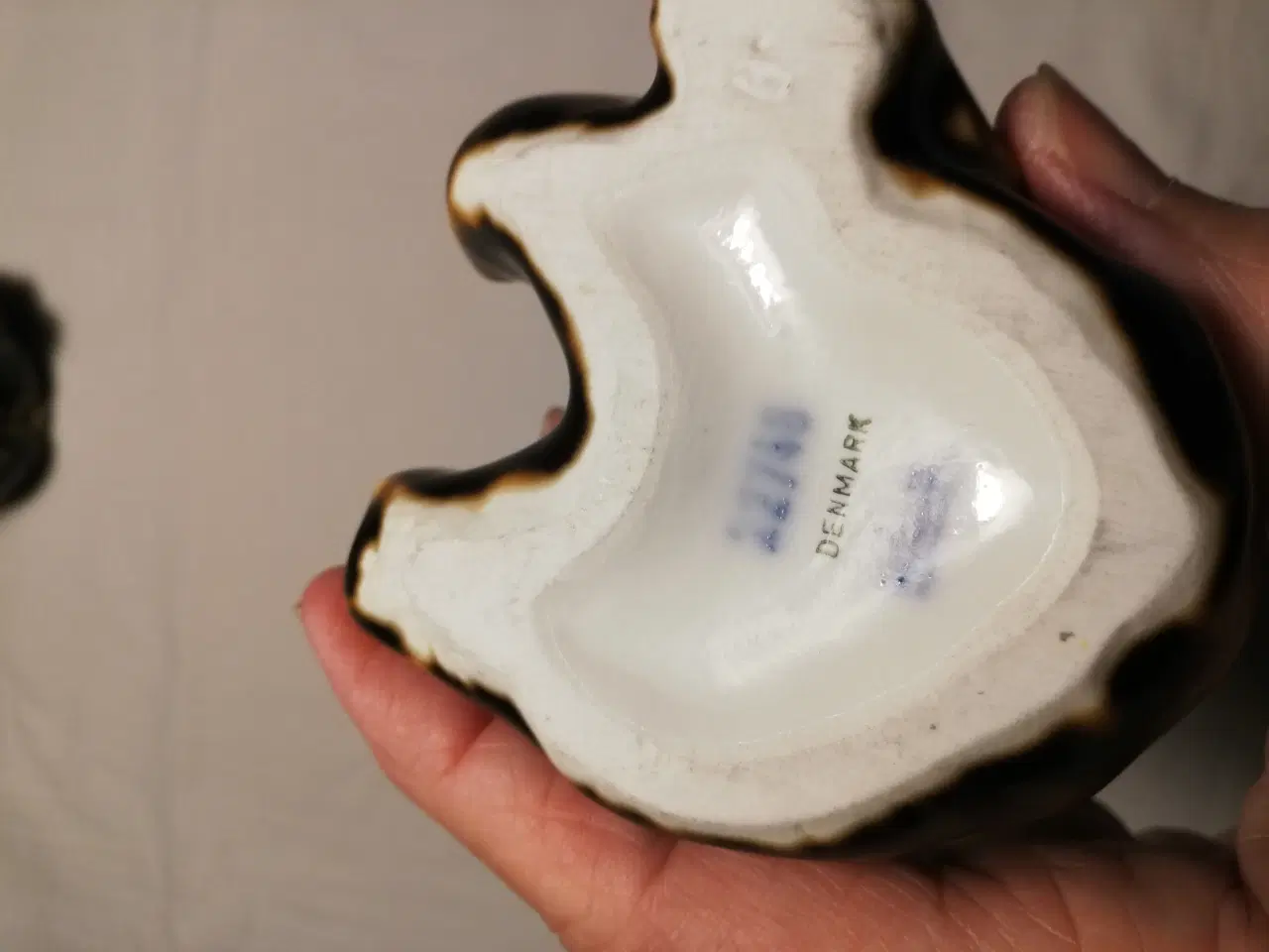 Billede 2 - 2 brune stentøjs bjørne figurer nr. 22747 og 22748