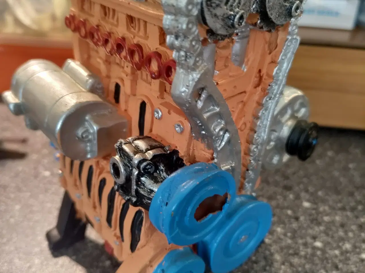 Billede 2 - Model af bilmotor, meget synlige dele.