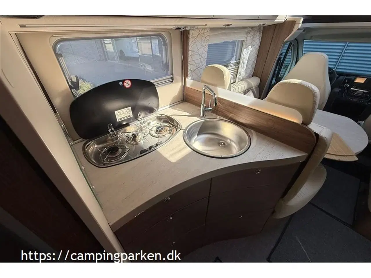 Billede 6 - 2022 - Euramobil Profila T 720 EB   En ægte tysk luksusvogn fra Euramobil. Lækkert interiør i klassiske farver og høj materiale kvalitet