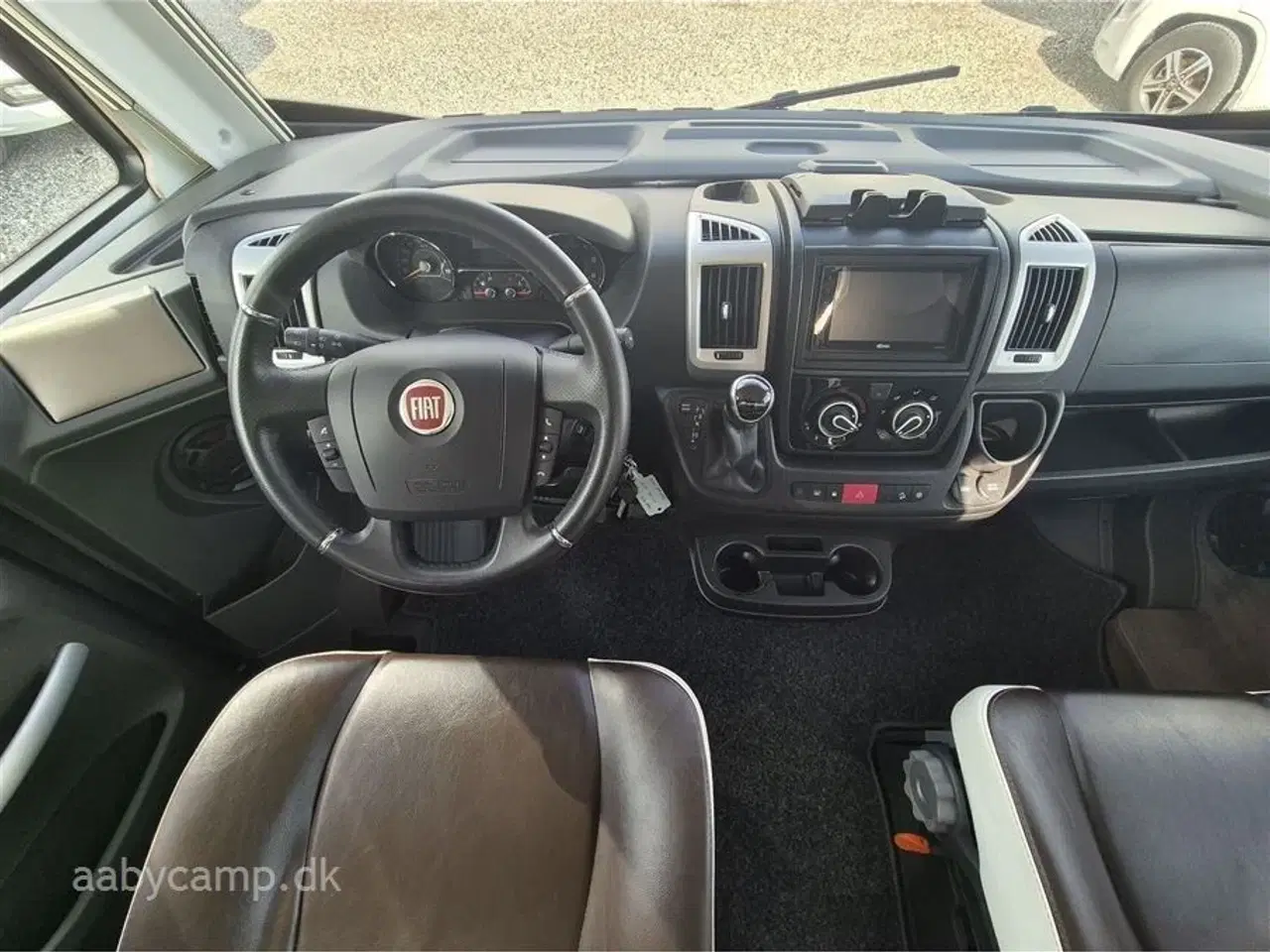 Billede 6 - 2020 - Benimar Amphitryon 997   NK-pakke. automatgear. solceller. ovn. lædersæder. queensbed.