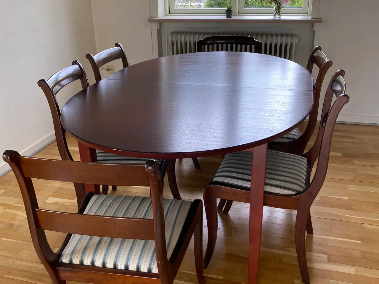 Billede 2 - Spisebord med 6 spisebordstole