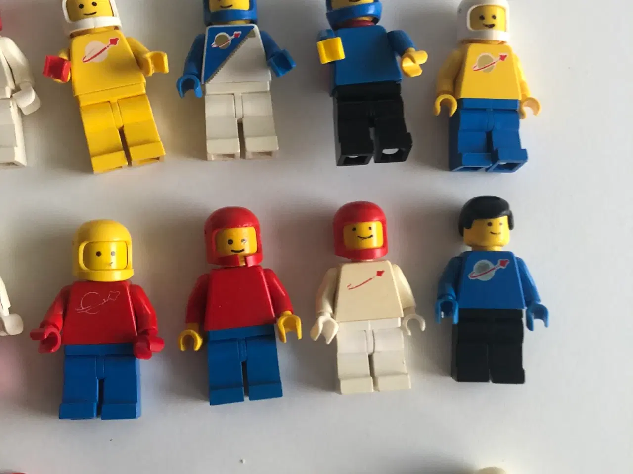 Billede 3 - LEGO 12 Månemænd med tilbehør hjelm og iltflasker