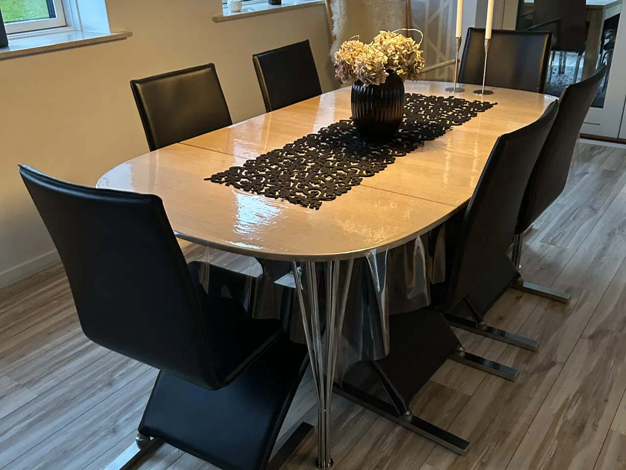 Billede 4 - Spisebordsstole sort læder / chrom