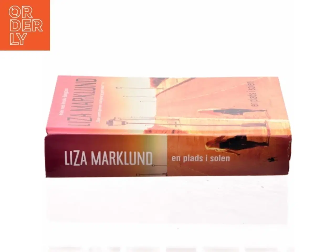 Billede 2 - En plads i solen : krimi af Liza Marklund (Bog)