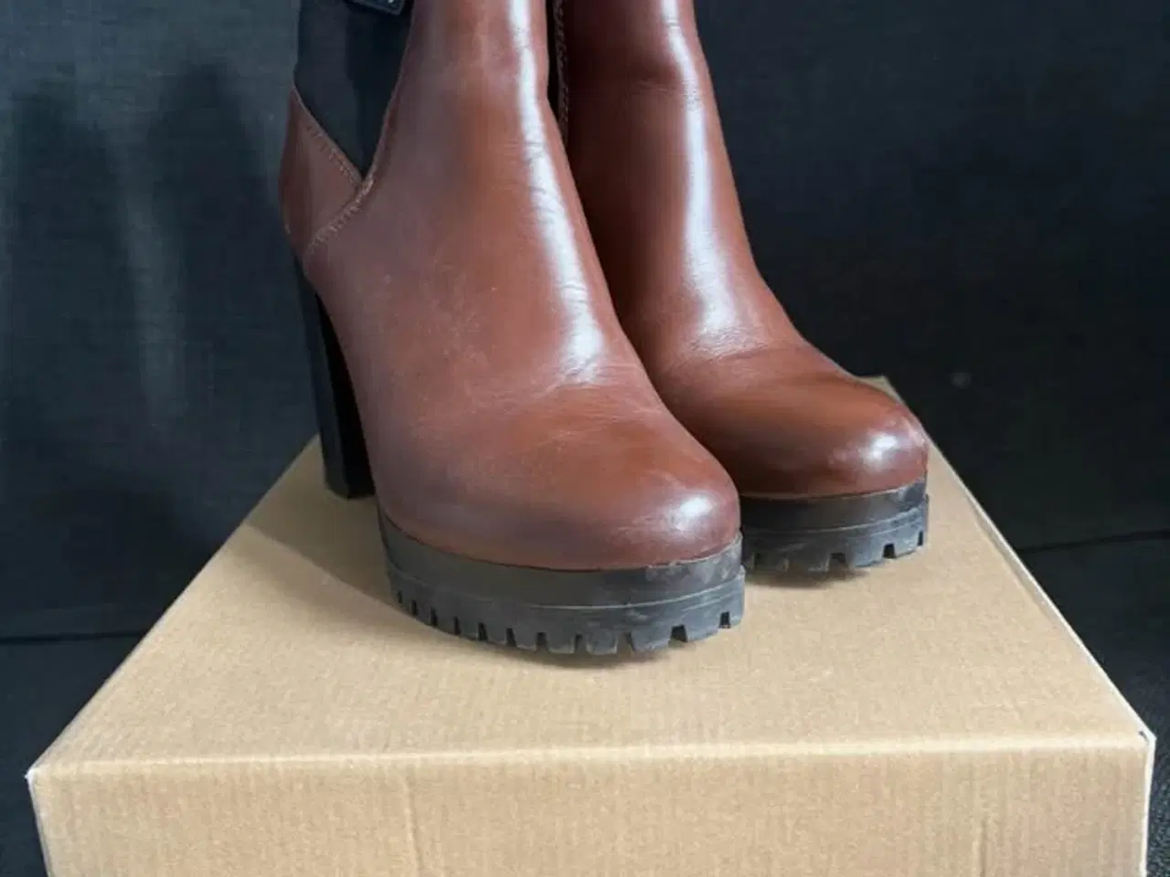 Billede 1 - Tommy Hilfiger Støvler str. 37