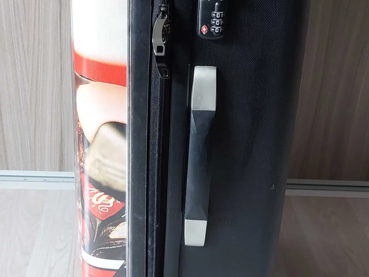 Billede 2 - Kvalitets kuffert I fedt design