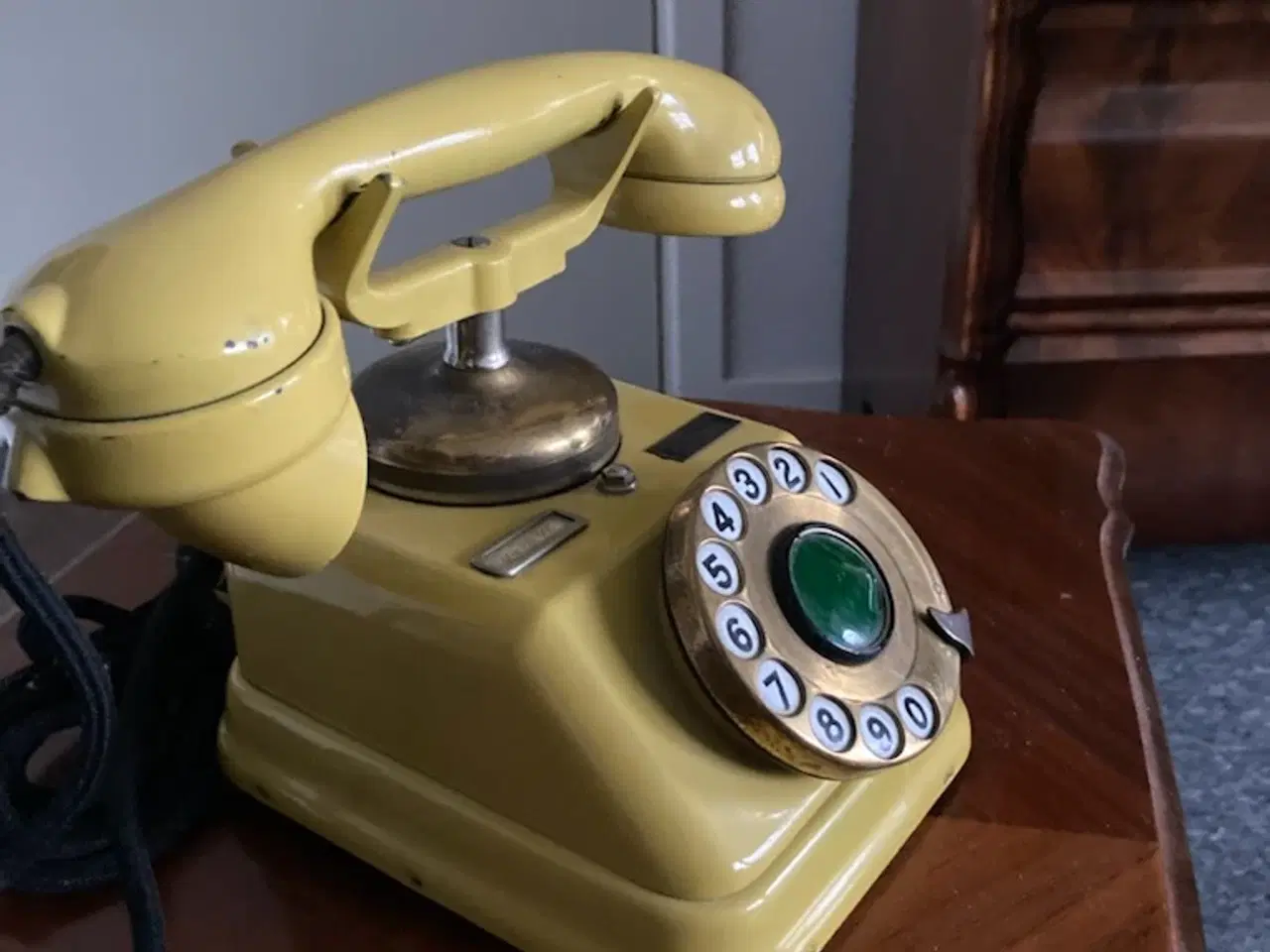 Billede 1 - Flot Fastnet bordtelefon i gul