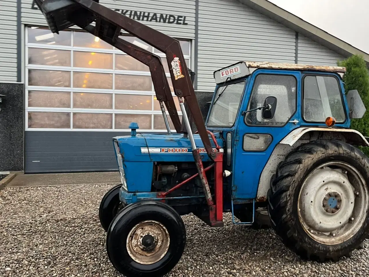 Billede 2 - Ford 4000 Y med frontlæsser monteret på