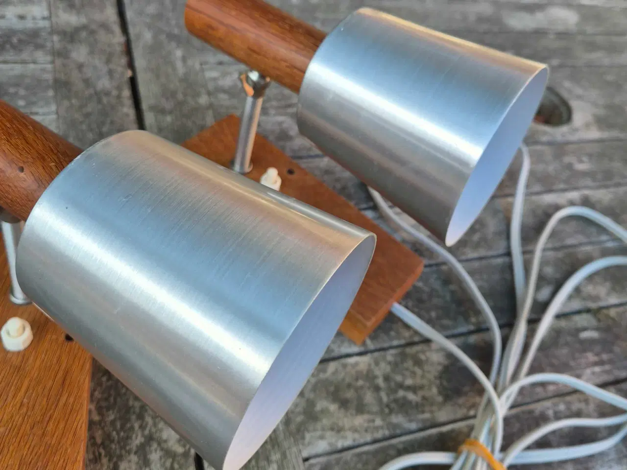 Billede 5 - Elegante væglamper I teak og alu 