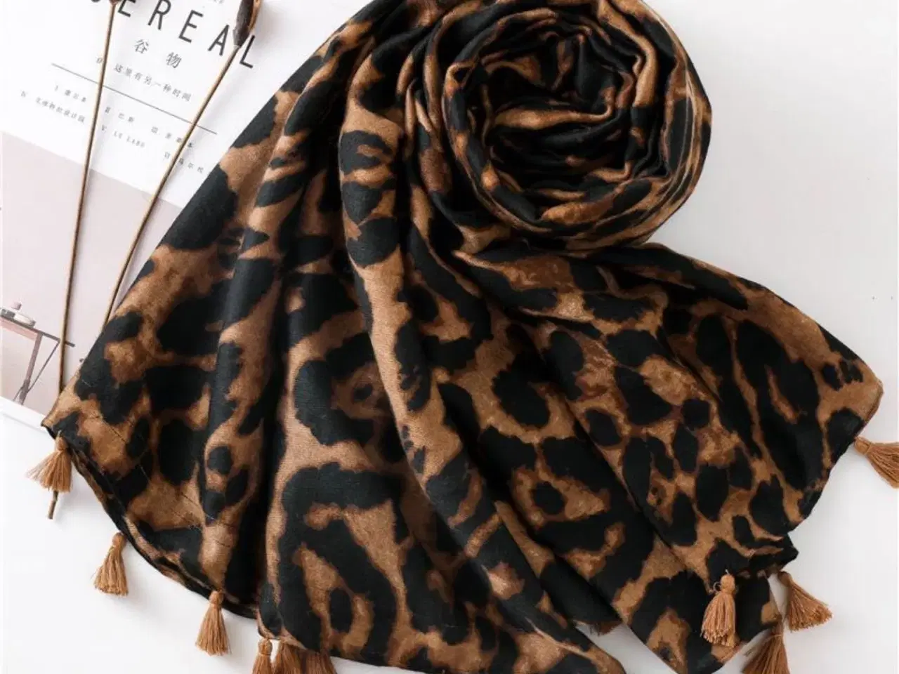 Billede 2 - Trendy leopard tørklæde med frynser