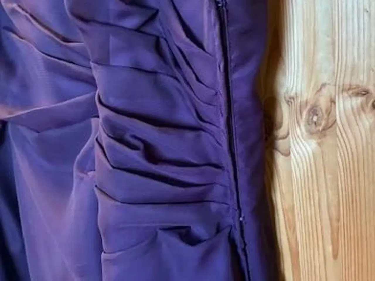 Billede 4 - Flot mørk lilla Galla/Selskabskjole str. 54