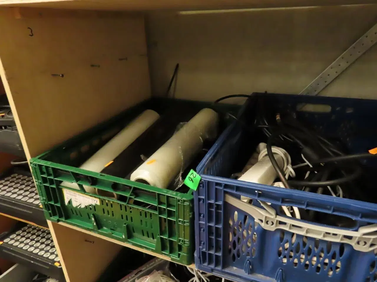 Billede 2 - Film, ledninger samt kabelskinner