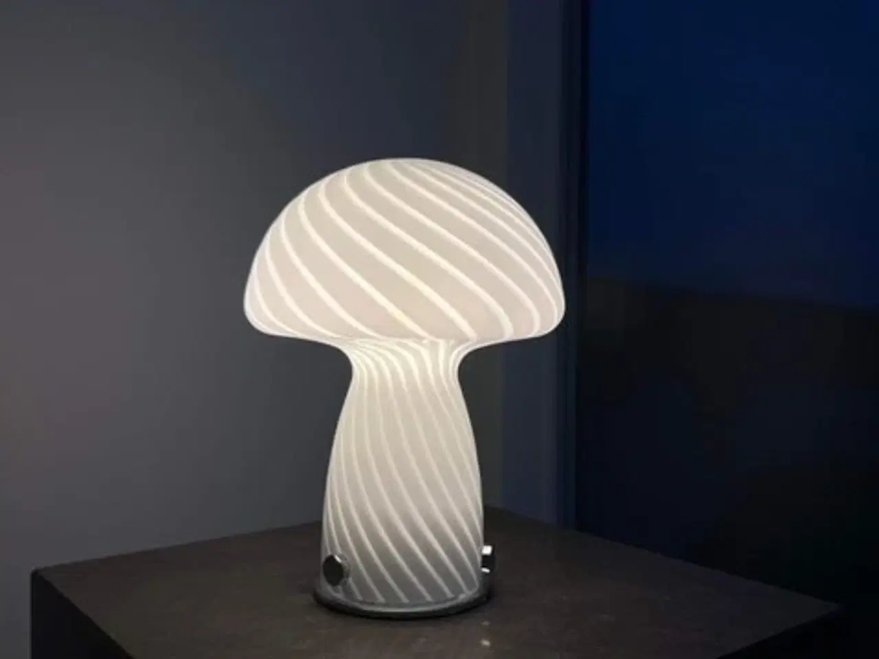 Billede 4 - "Restsalg" Mushroom bordlampe - hvid
