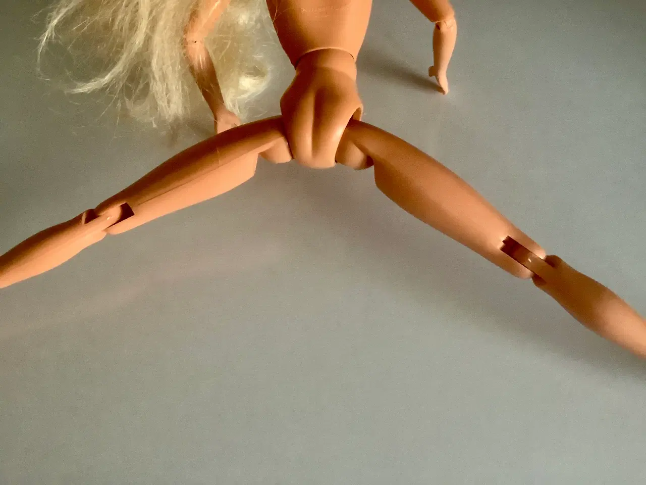 Billede 13 - Barbie med langt blondt hår og blå øjne.
