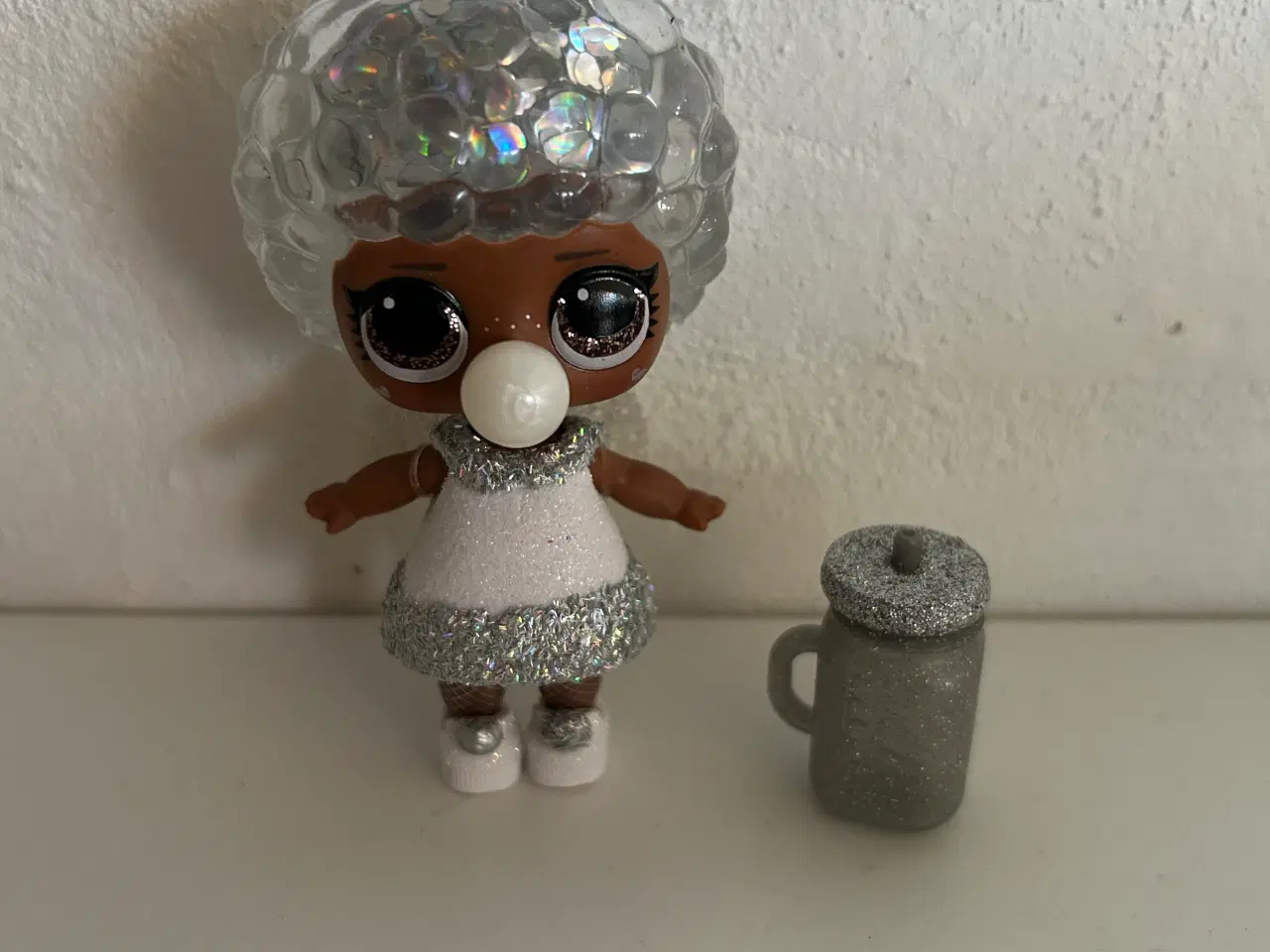 Billede 1 - L.O.L surprise dukke