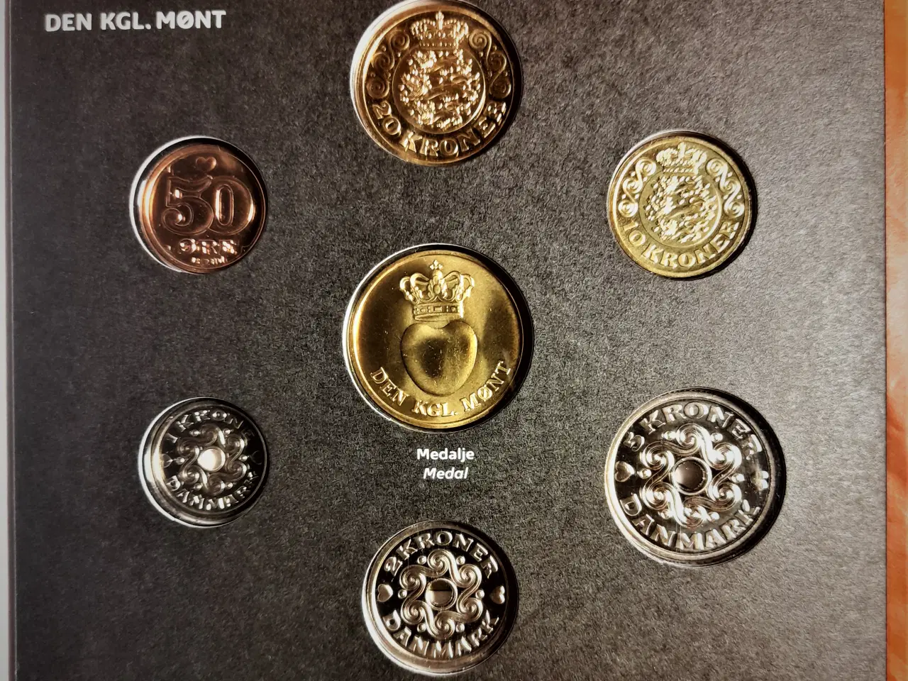 Billede 4 - DET KGL MØNTSÆT 2015 Med FREDERIK VII  Monogram