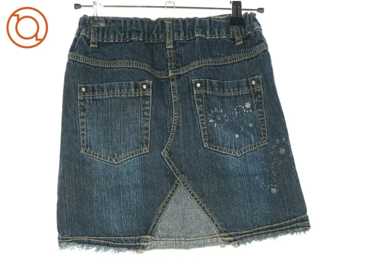 Billede 2 - Nederdel i denim (str. 122 cm)