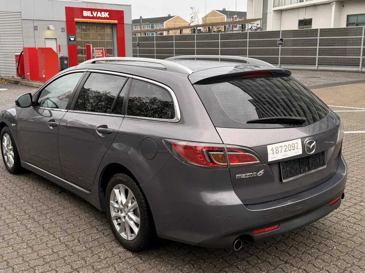 Billede 7 - Rummelig Mazda med læderkabine 