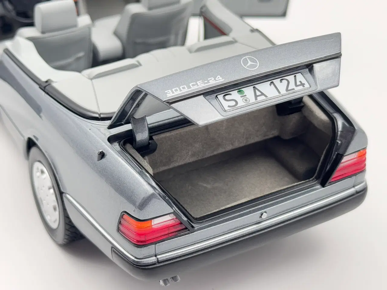 Billede 6 - 1991 Mercedes 300 CE-24 Cabriolet 1:18
