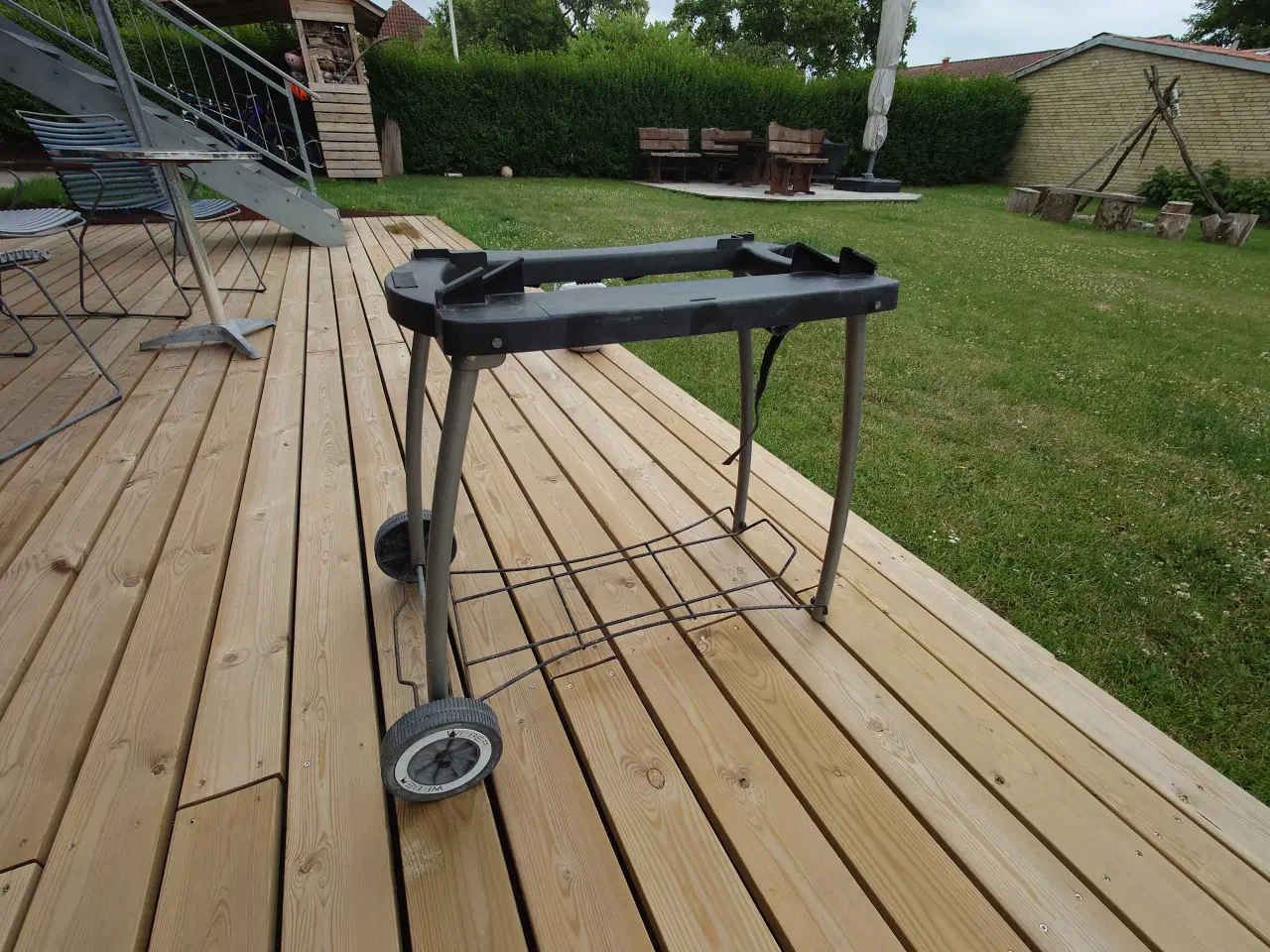 Billede 3 - Weber gasgrill incl.bord