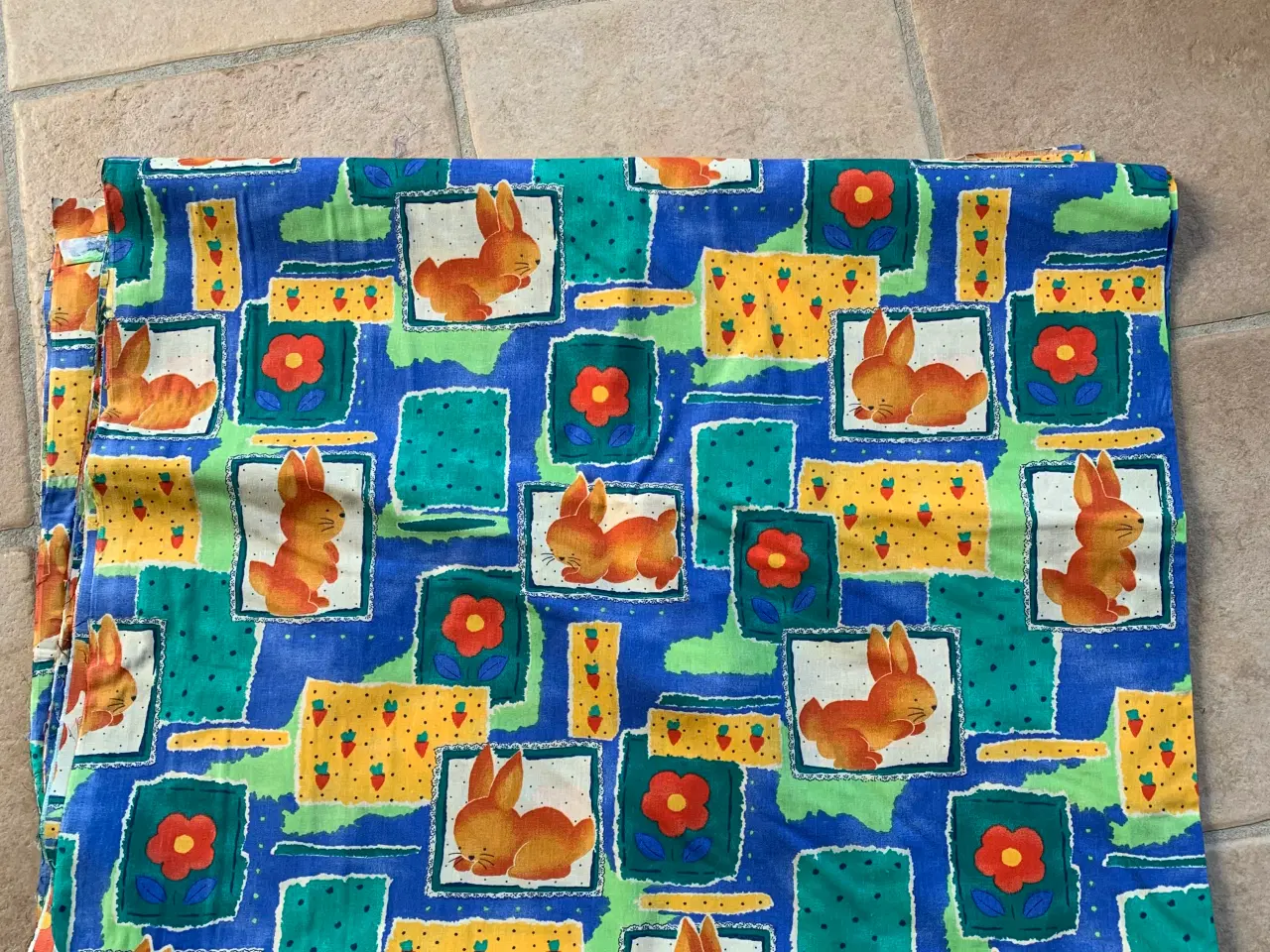 Billede 2 - Stof med børnemønster