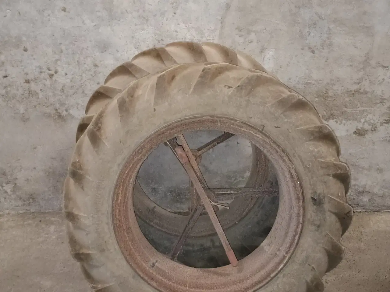 Billede 1 - Tvillinghjul fra Massey Ferguson 35
