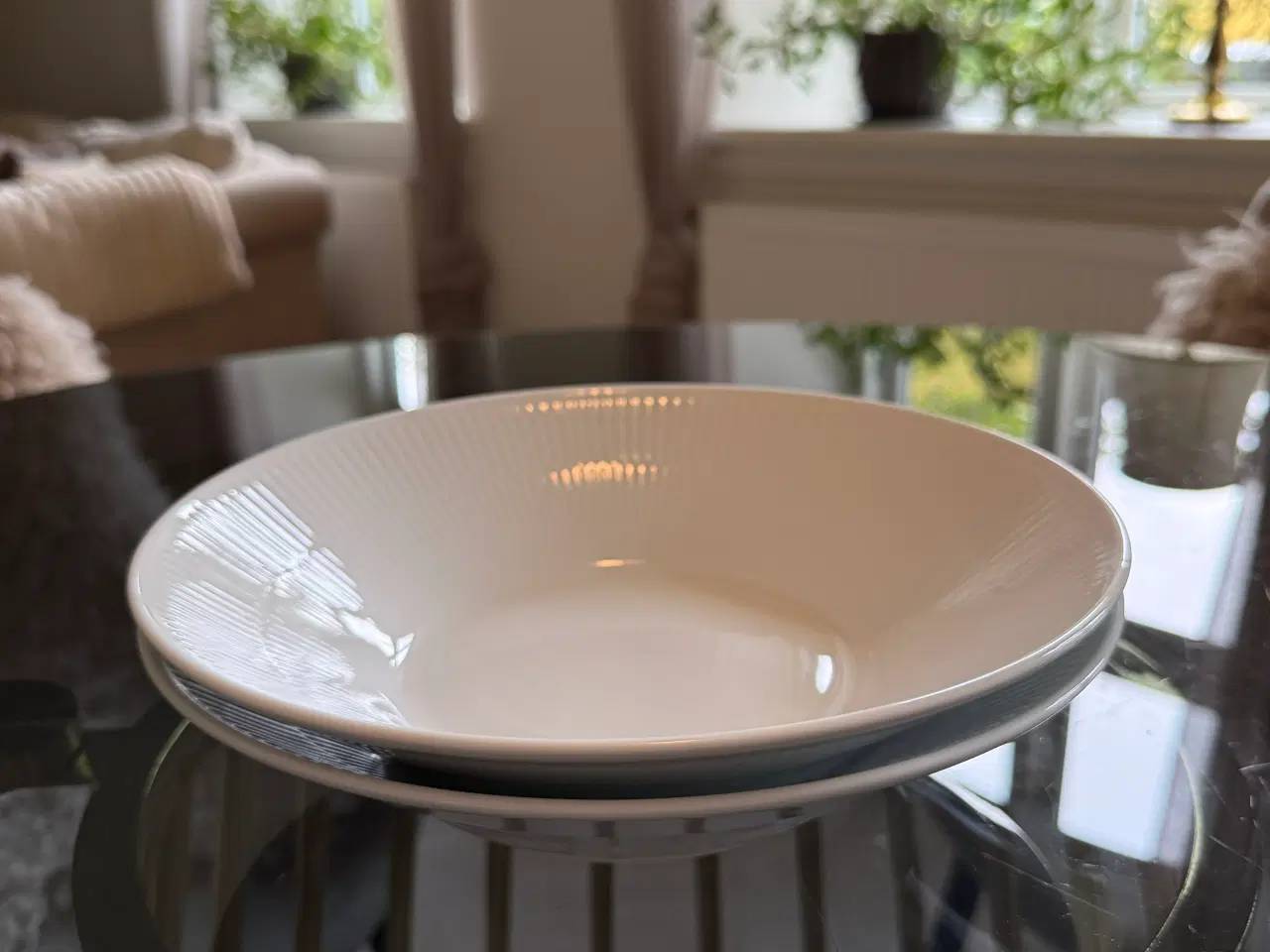 Billede 1 - Royal Copenhagen Hvid Riflet dybe tallerkener