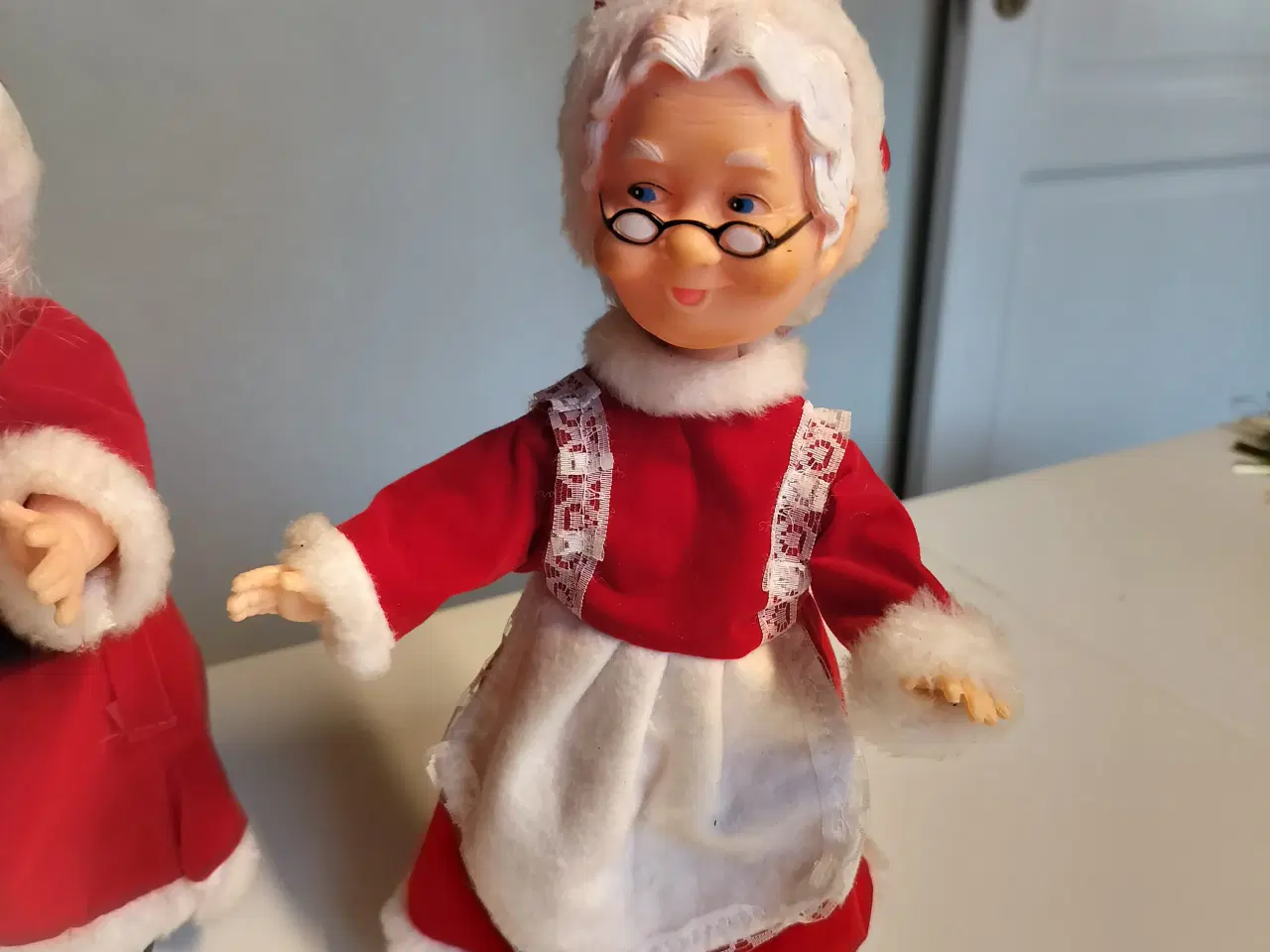 Billede 3 - Gammelt julepynt Nissepar i plastik 25 cm høje