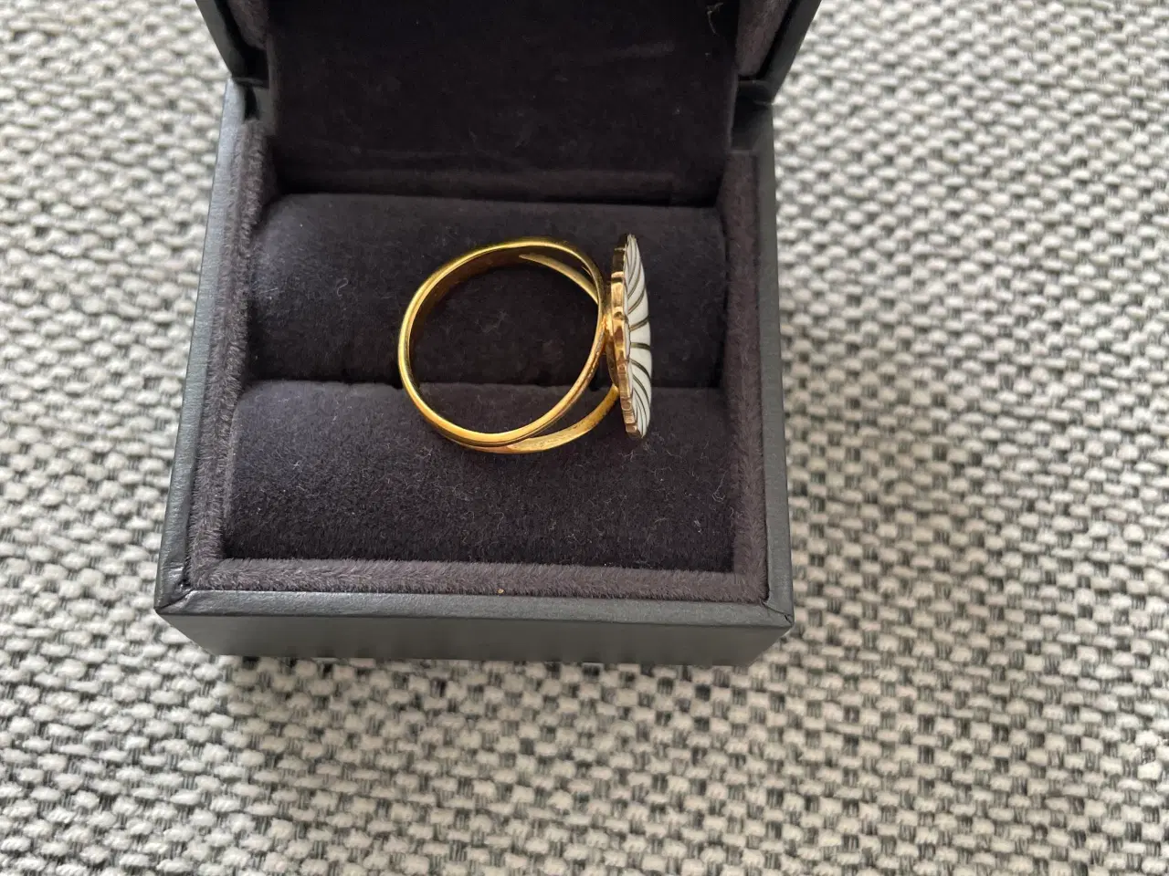 Billede 3 - Daisy ring forgyldt/hvid 18 mm/str. 59