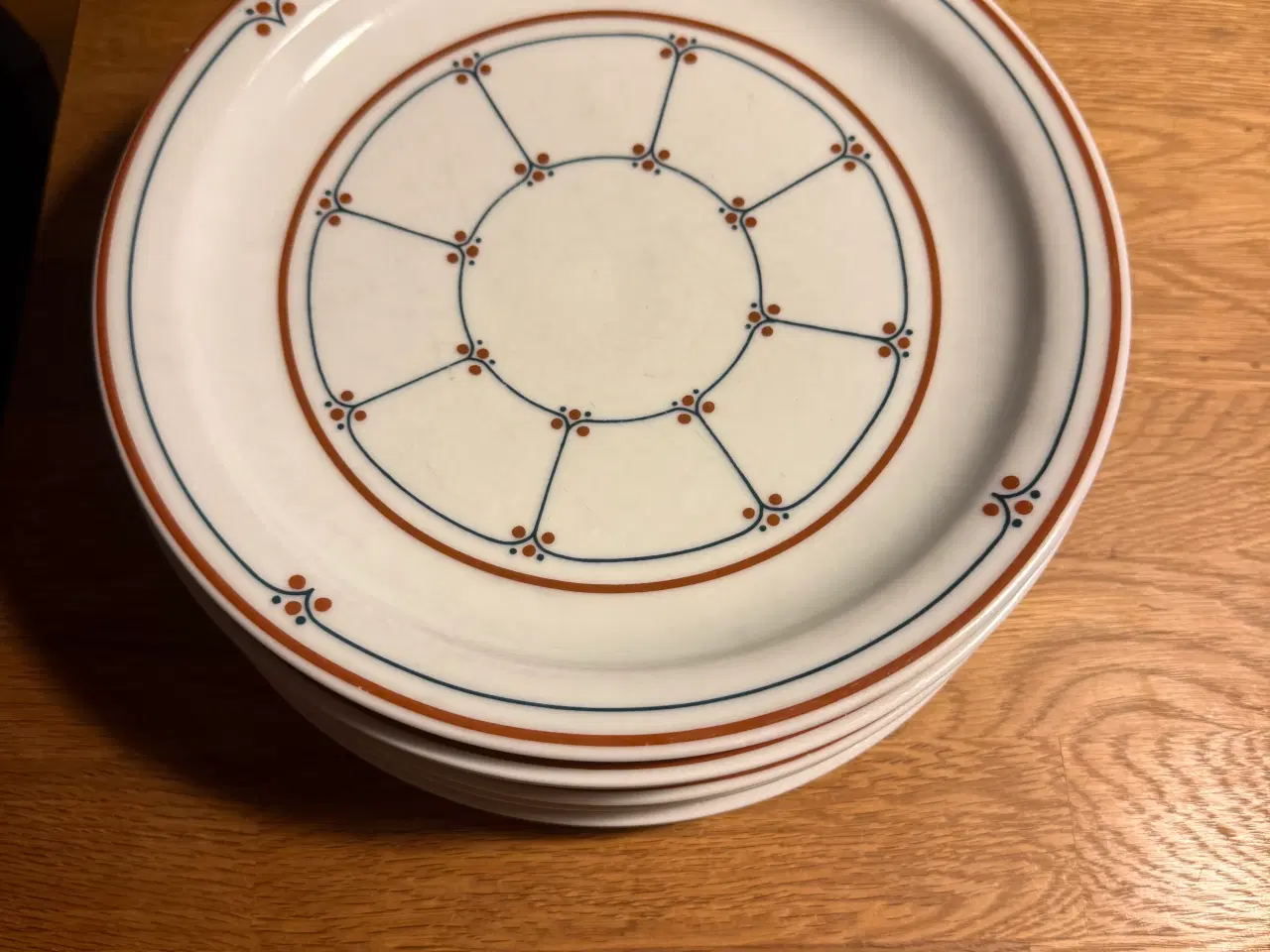 Billede 2 - 6 tallerkner 