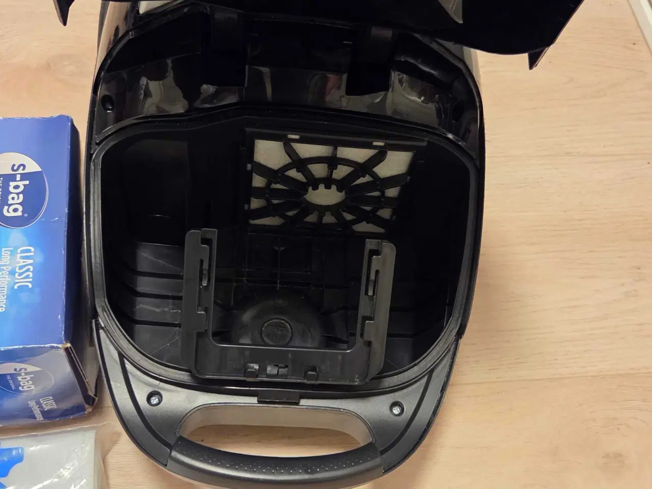 Billede 4 - AEG. Støvsuger  med 29 stk støvsugerposer