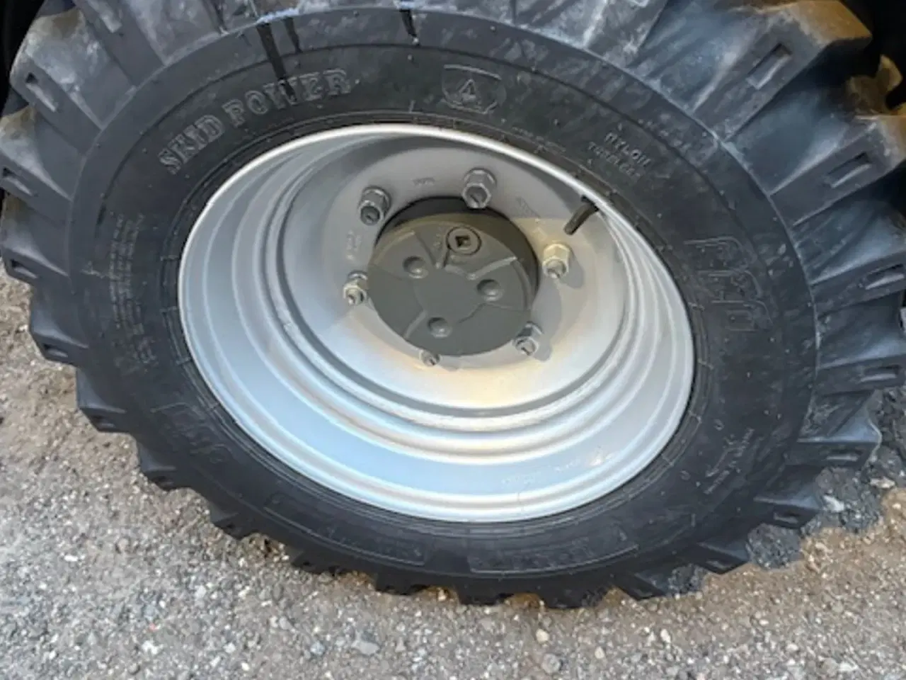 Billede 5 - Wacker Neuson WL28 LUKKET KABINE, SKOVL OG GAFLER, HYDRAULISK SKIFT