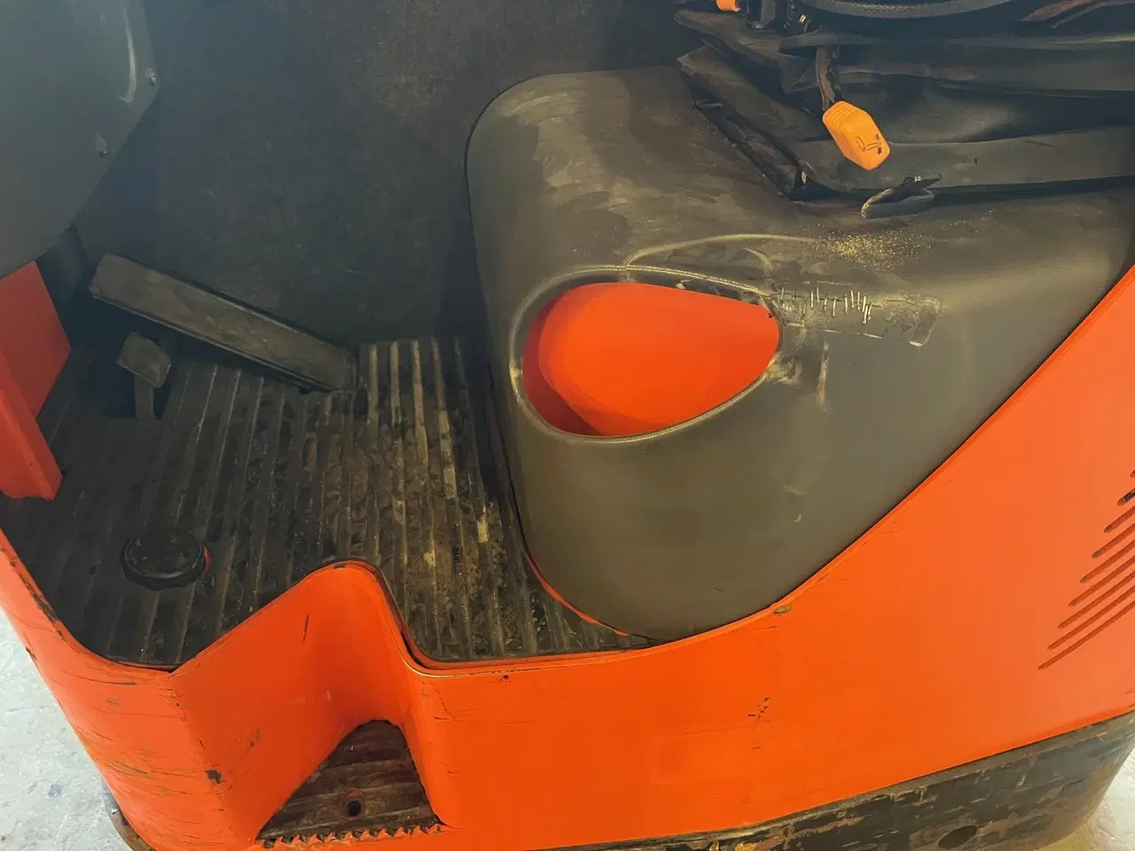 Billede 9 - Reachtruck med batteri fra 2019. 700 cm løftehøjde