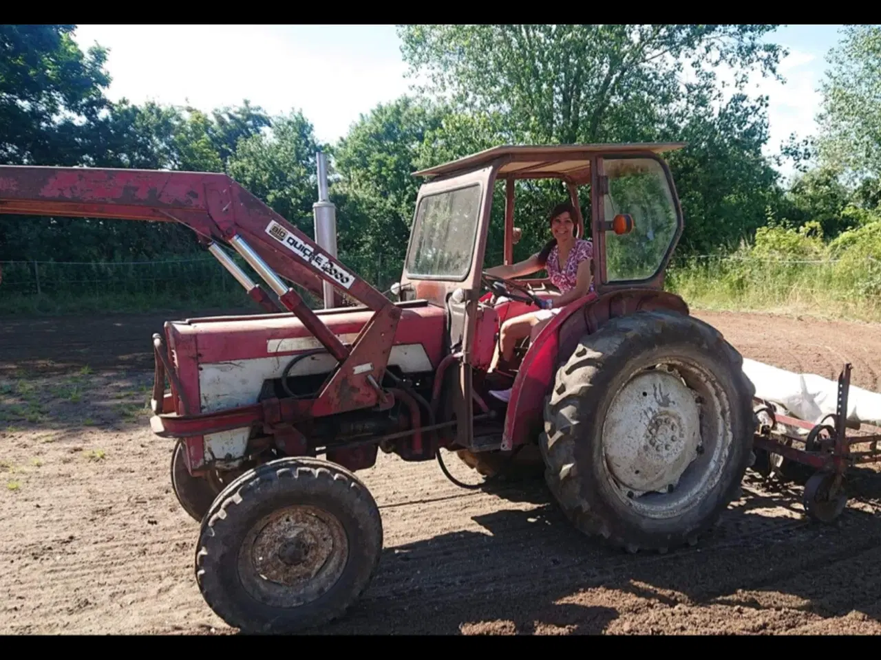 Billede 1 - Traktor med frontlæsser søges 
