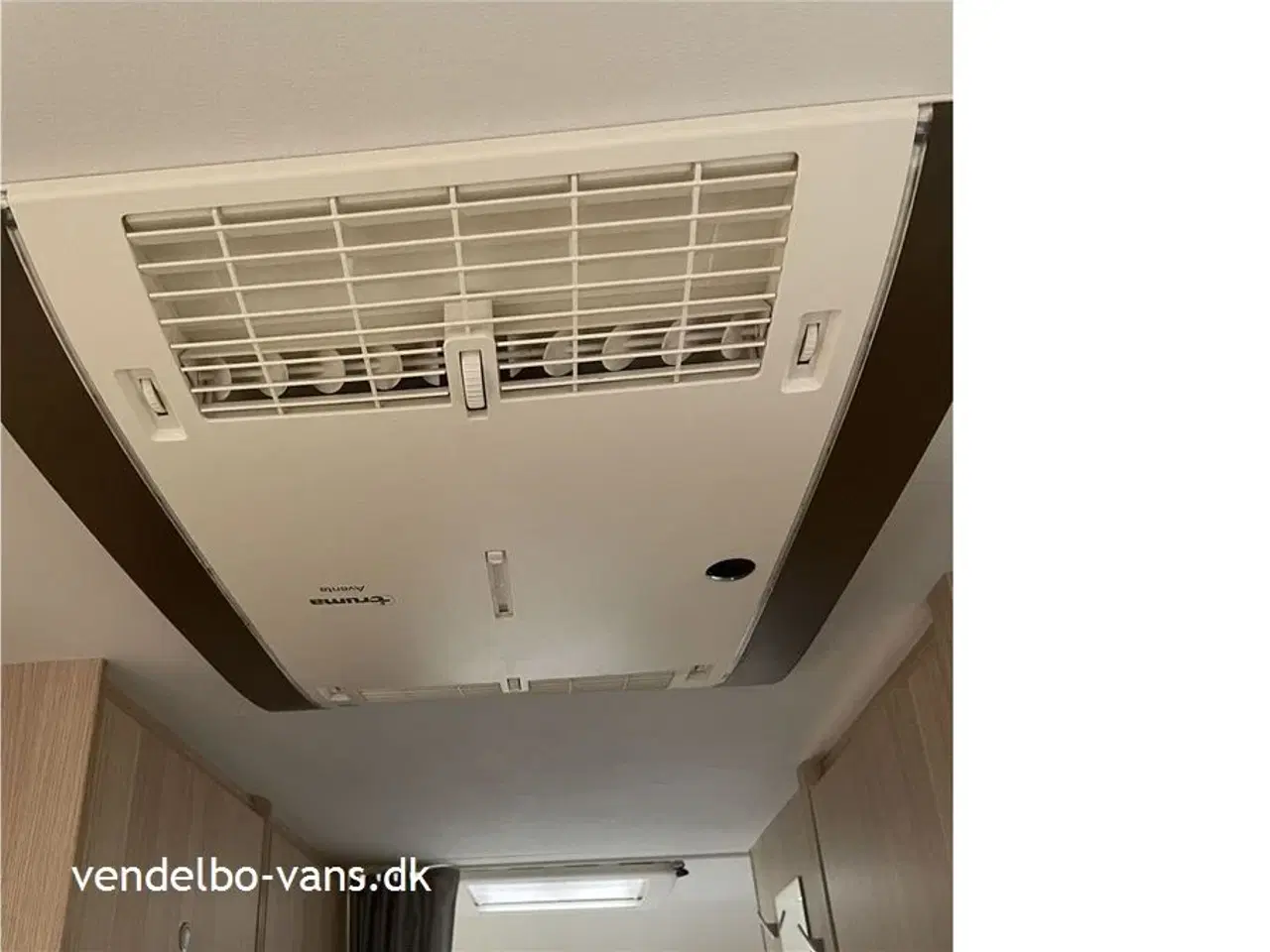 Billede 14 - 2019 - SunLight A 68   EN EJERS - Praktisk familecamper med køjer, 6 sele -og sovepladser - variabel garage