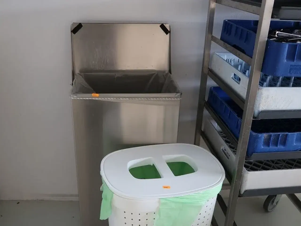 Billede 1 - 2 stk. skraldespande