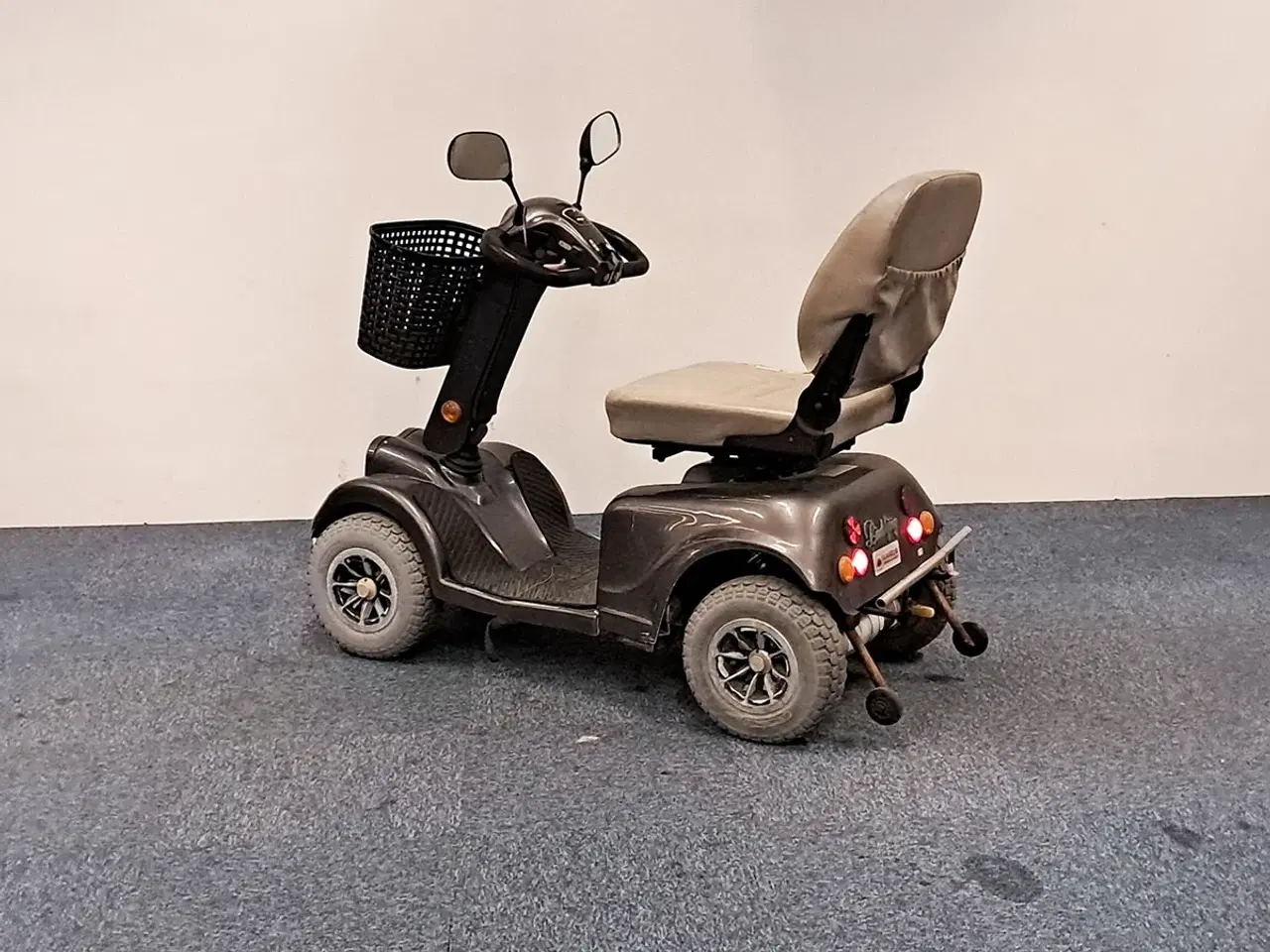 Billede 2 - LM-350 grå