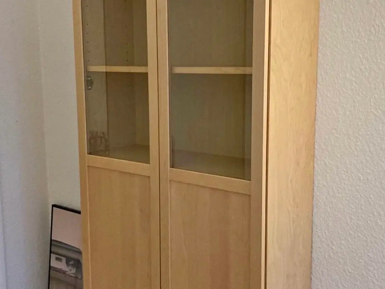 Billede 1 - Billy / Oxberg reol med låger fra IKEA 