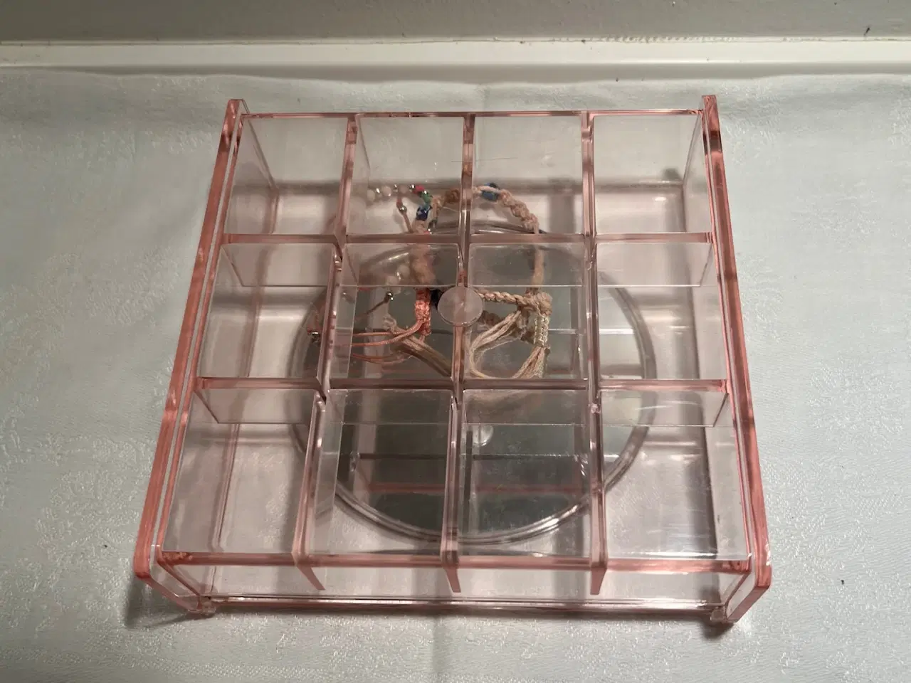 Billede 5 - Almay akrylskrin m. spejl, 2 armbånd og trææske