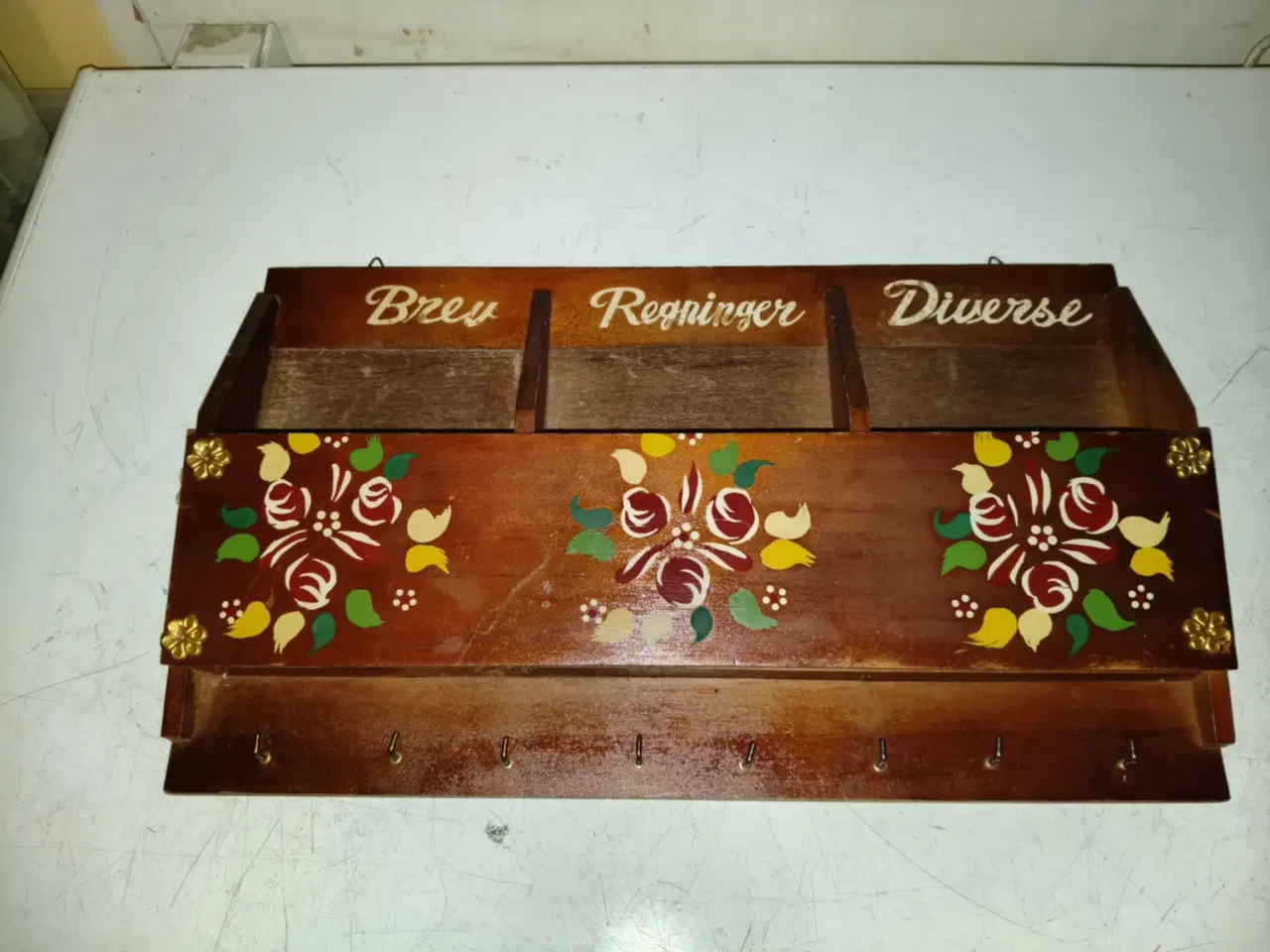 Billede 1 - super fed gamle nøglebræt og holder til divs 