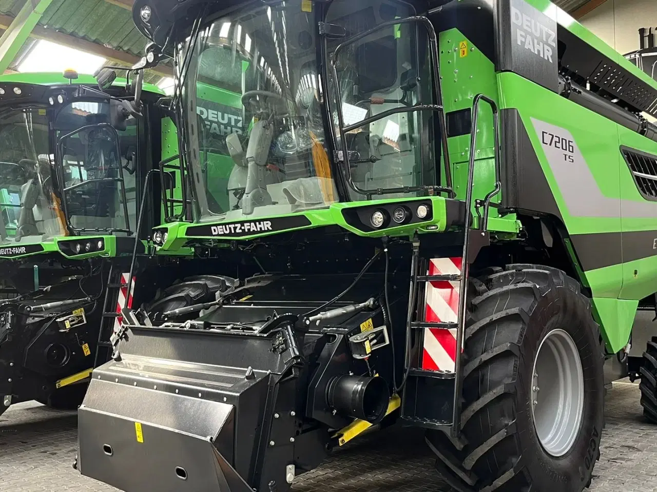 Billede 15 - Deutz-Fahr 7206 With 24feed - 7.2m header. New and unused Combine together with 7.2m header