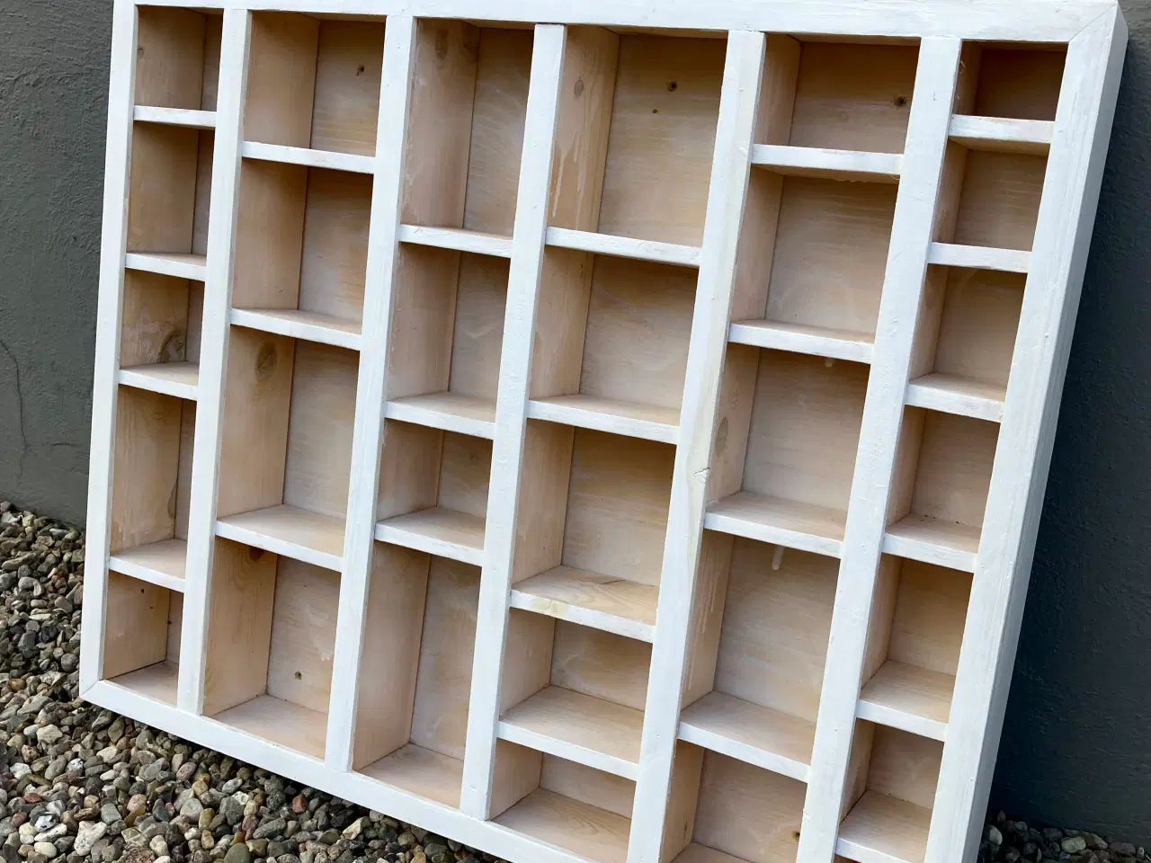 Billede 3 - Fyrretræs sættekasse, dyb, hvidmalet front