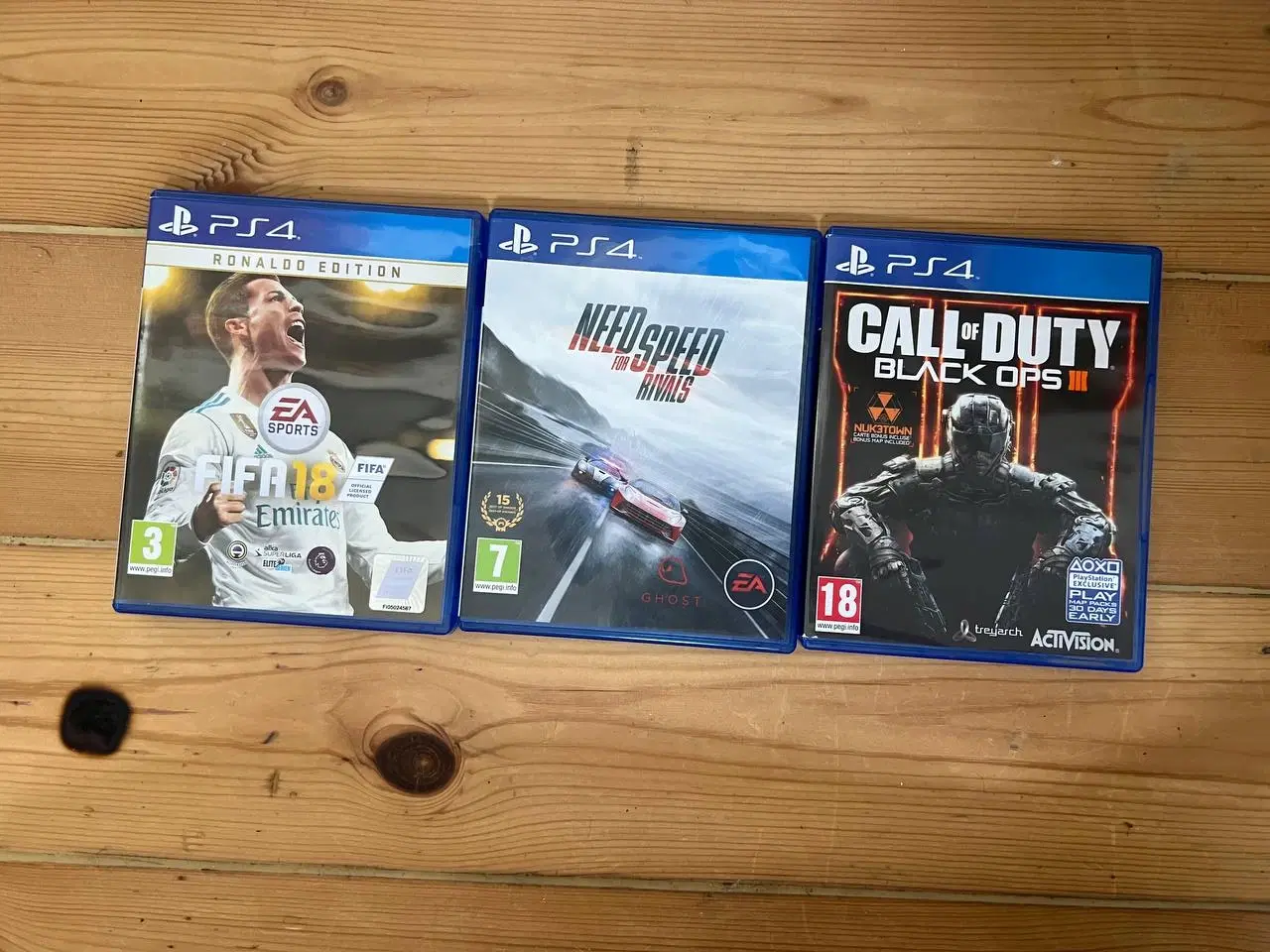 Billede 4 - PS4 Konsol + 4 Controllere og 3 Spil