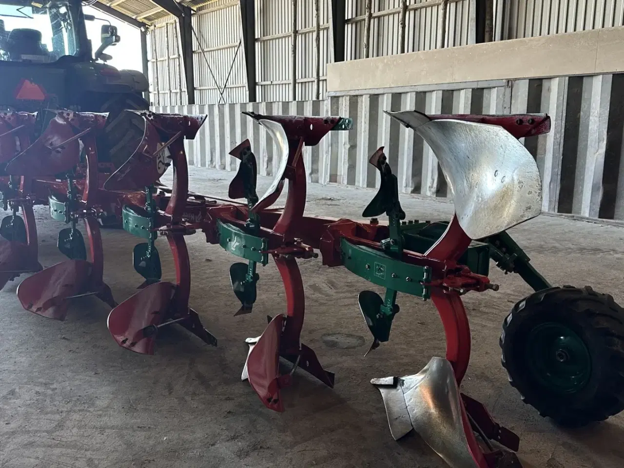 Billede 3 - Kverneland Eg 100 5 furet med variabel furebredde. Årg. 2014.