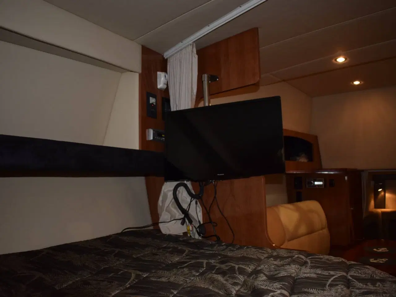 Billede 14 - Cruiser Yachts 300 Express - Twin Volvo Penta D3/Udstyr - DIESEL