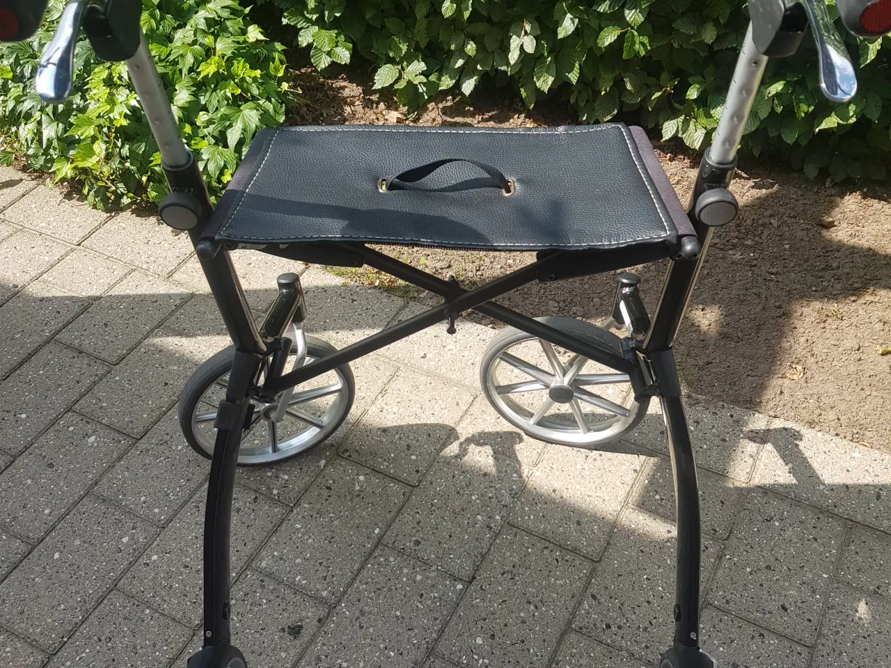 Billede 2 - Trust letvægts rollator (6kg)